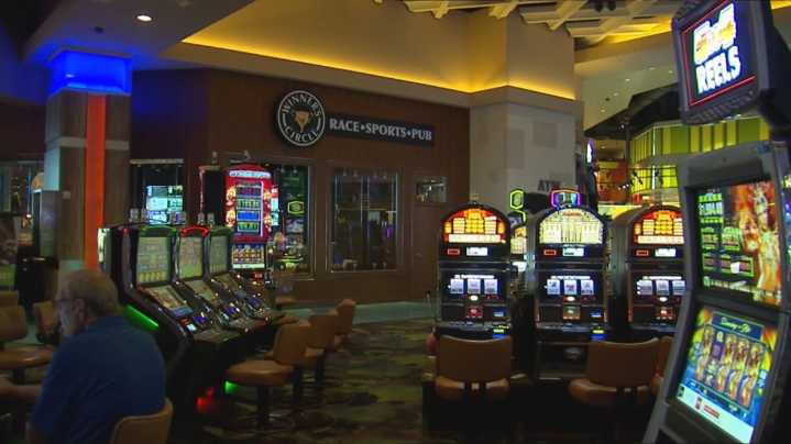 'The clock is ticking' | Horseshoe Indianapolis dealers prepare for strike