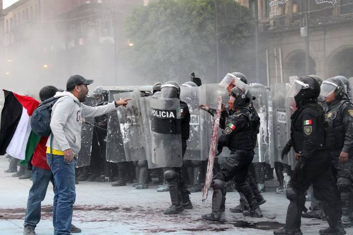 Policías recibirán bono tras marcha del 2 de octubre: Clara Brugada