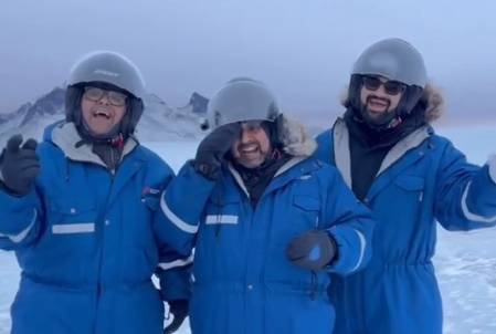 Shankar Mahadevan’s ‘Dil Dhadakne Do’ performance melts Iceland’s chill