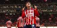 Chivas golea 4-1 a Atlas con hat-trick y récord de la ‘Hormiga’ González