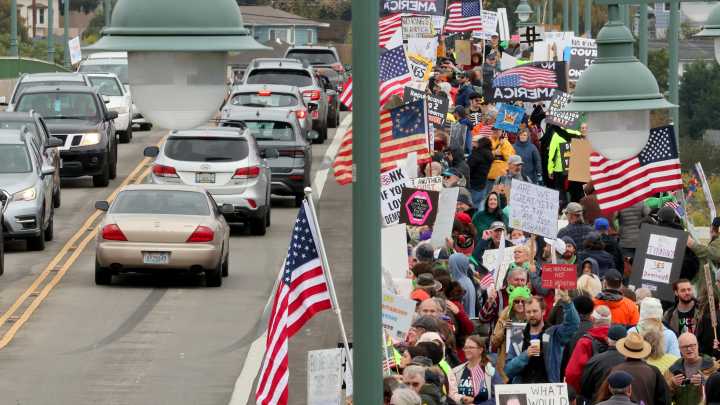 No Kings protest on Bremerton's Manette Bridge