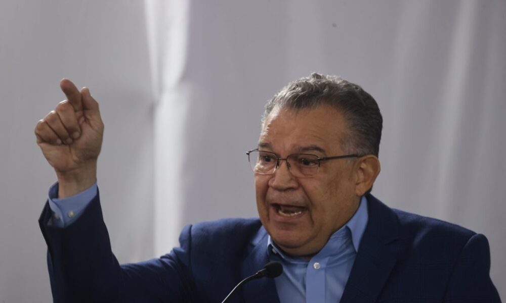Enrique Márquez se reencuentra con su esposa tras nueve meses de prisión