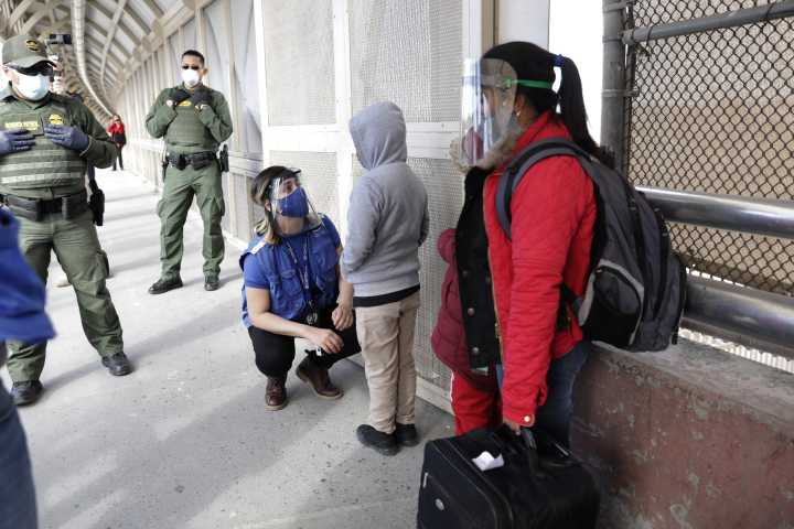 Falla juez a favor de migrantes menores de edad