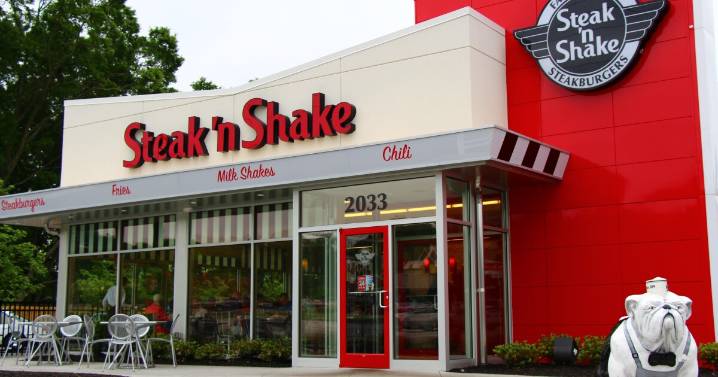 Steak 'n Shake to install US flags at all locations to 'support American values'