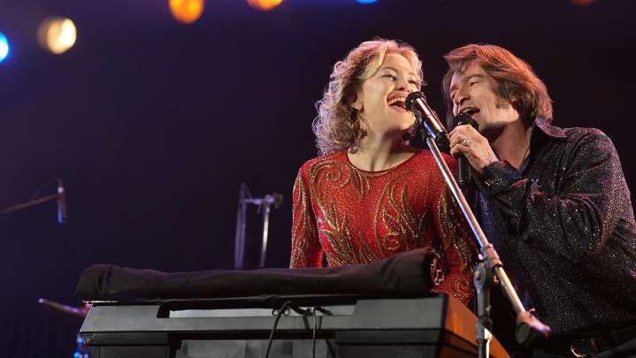 'Song Sung Blue' Review: Hugh Jackman and Kate Hudson Sing the Hits