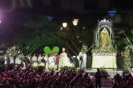 La Virgen de Candelaria llega a Santa Cruz tras una peregrinación multitudinaria y 14 horas de recorrido