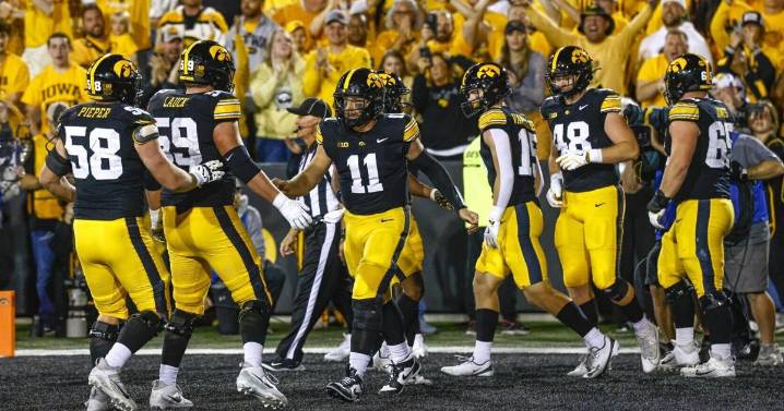 Mark Gronowski breaks down critical runs from Iowa’s 25