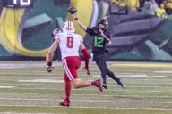 Walk-on QB Brock Thomas steps up for No. 6 Oregon in 21