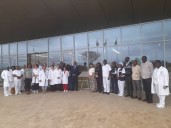 Entregan bandera de Cuba a hospital Raúl Díaz-Argüelles de Angola (+Fotos)