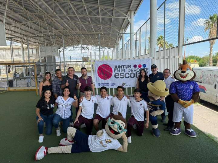 Entregan NFL México y Gobierno del Estado kits de tochito bandera a secundarias de Meoqui