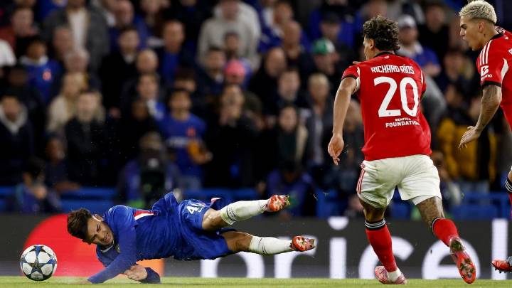 Richard Ríos marcó el autogol con el que Benfica sumó su segunda derrota en Champions League ante Chelsea