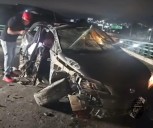 Quedó destrozado auto en puente de la Providencia