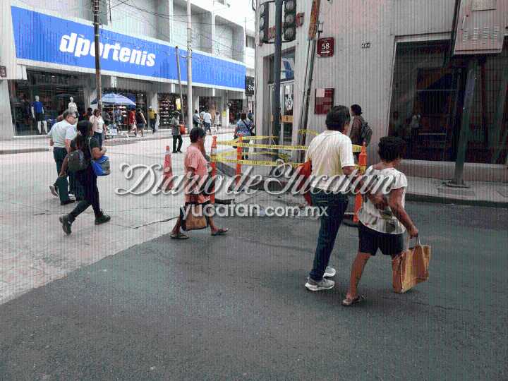 Cierre vial parcial en pleno centro de Mérida: la tapa de un registro, rota desde hace días