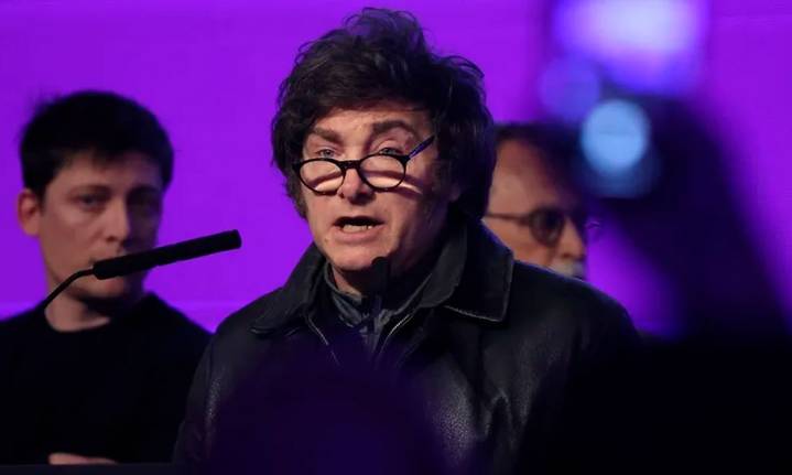 Encuesta: Milei enfrenta desaprobación récord antes de elecciones