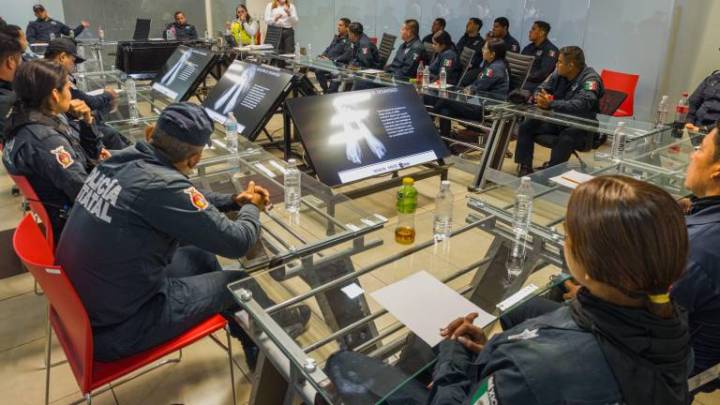 Policías de Sinaloa se capacitan en primeros auxilios psicológicos para prevención de suicidios