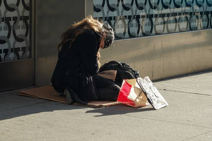 Aumenta la pobreza femenina en EE.UU.: hispanas y mujeres de color entre las más vulnerables