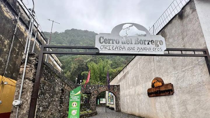 Sigue la alerta por posible desgajamiento de masa vegetal o rocas en el Cerro del Borrego