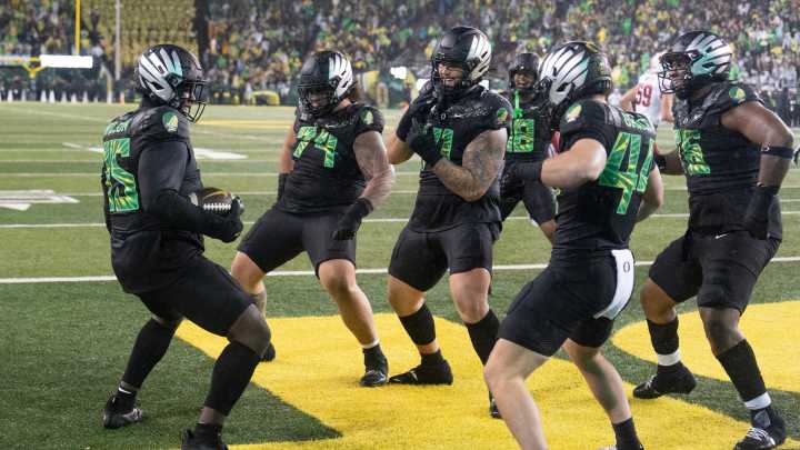 How Oregon football won a slugfest vs. Wisconsin