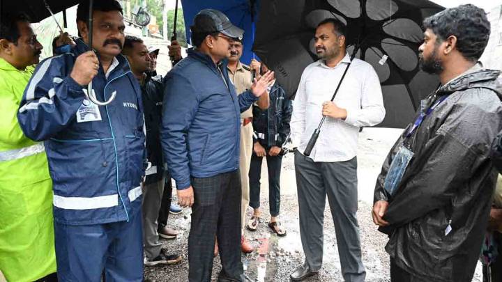 HYDRA And GHMC Chiefs Inspect Waterlogging Sites