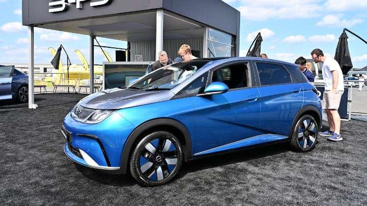 BYD  se enfrenta a un mercado que le está ‘sacando canas’: esta es la estrategia que tiene entre manos para conquistarlo