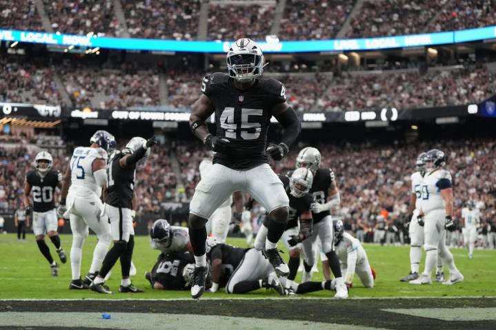 Veteran linebacker Devin White leads Raiders’ defense with huge stat line in win over Titans