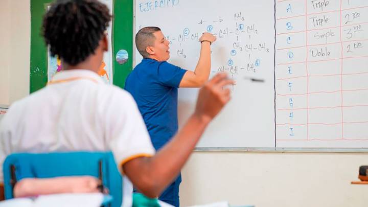 Ministerio de Educación fija cronograma para traslados docentes