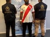 Atraparon en Ezeiza al "rompecorazones" nigeriano: lo buscaban por millonarias estafas virtuales, y es la primera captura mundial con alerta plateada de Interpol