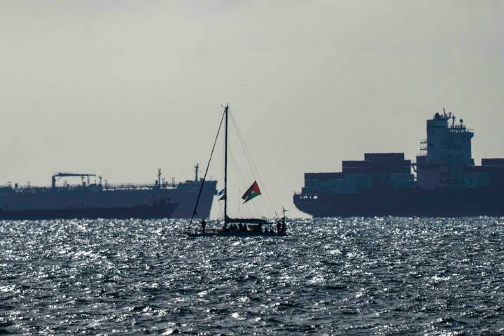 El cónsul en Tel Aviv acude al puerto israelí a la espera de los ocho españoles