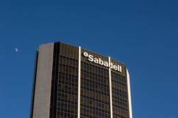 La OPA de Sabadell solo logra la aceptación del 2,8% de sus accionistas, según el banco
