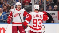 Wings begin road trip on winning note, beating the Blues, 5