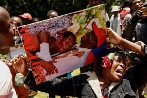 Kenyans swarm home of fallen ‘hero’ Raila Odinga