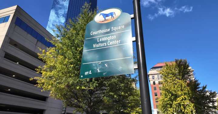 Lexington removing green wayfinding signs due to wear and damage