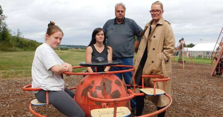 Derbyshire residents left waiting for £100k upgrades on 'rotten and rusting' play area