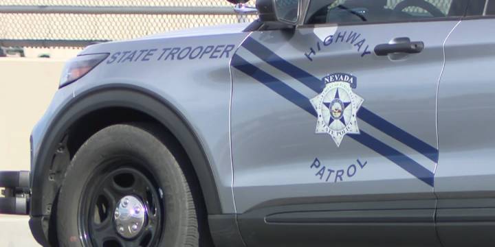 Early morning crash blocks lanes on I