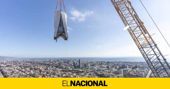 ¿Qué altura tiene ya la Sagrada Familia con el primer elemento de la cruz en la torre de Jesucristo?