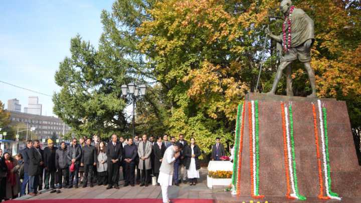 MoS Margherita pays tributes to Mahatma Gandhi in Russia, recalls message of non