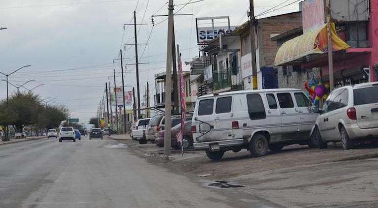Aumentan denuncias por obstrucción de banquetas y calles