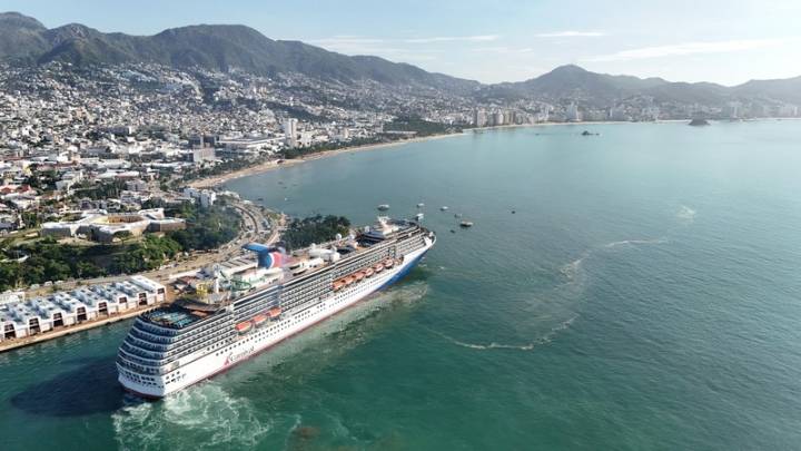 Carnival Legend Makes Surprise Return to Acapulco