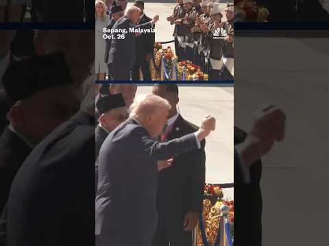 Trump dances at welcome ceremony after arriving in Malaysia