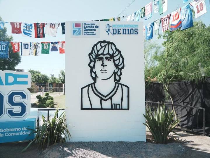 Lomas de Zamora celebra el cumpleaños 65 de Maradona con arte, música y fútbol en “La Ciudad de D10S”