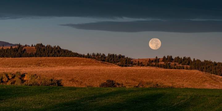 A Rare Super Harvest Moon Rises Next Week—Here’s Why It’s Special