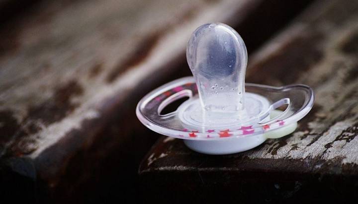 Detectan sustancias tóxicas en chupetes para bebés: Así los puedes identificar