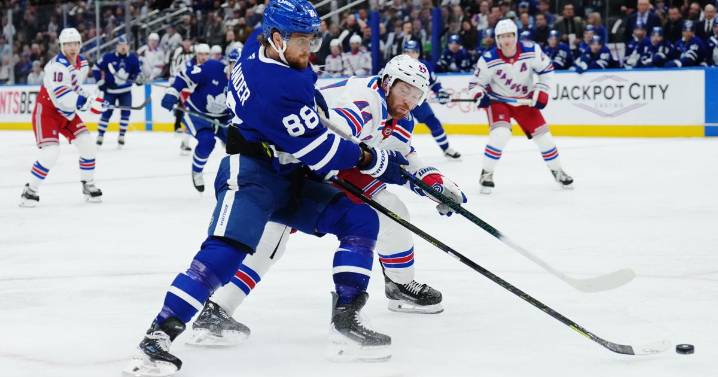 Matthews' OT goal gives Maple Leafs 2