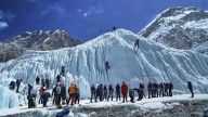 Massive Blizzard Traps 1,000 Climbers At 16,000 Feet On Mount Everest