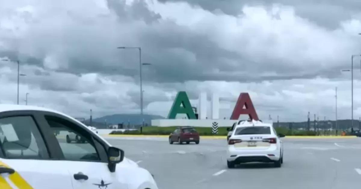 Cancelaciones de vuelos y sanciones de Estados Unidos golpean al AIFA en temporada vacacional