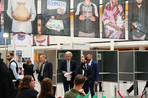 Votantes holandeses acuden a las urnas para reñidas elecciones centradas en la vivienda y en Wilders