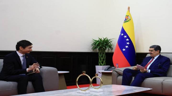 Jefe de Estado sostiene reunión con embajador de China en Venezuela