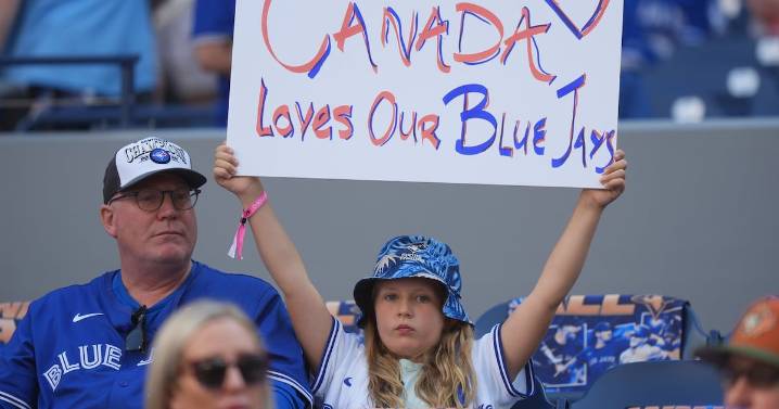 Blue Jays vs. Yankees: Toronto fans cheer on the team in New York