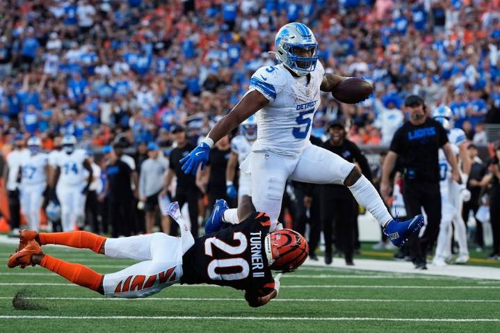 David Montgomery dominates in his hometown as Lions beat Bengals 37