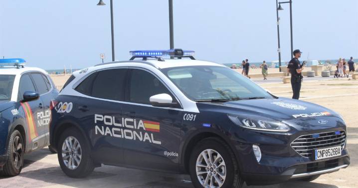 Incautan 6.500 kilos de cocaína en un buque a 600 millas de Canarias con destino Vigo